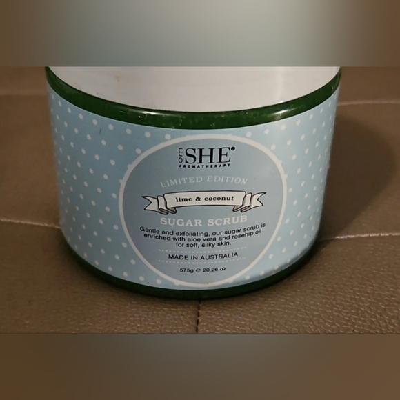 OM SHE Aromatherapy Coconut & Lime Sugar Scrub LIMITED EDITION RARE - Picture 2 of 2